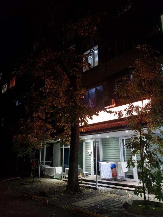 Отличная Квартира Со Всеми Удобствами. Almaty Ngoại thất bức ảnh