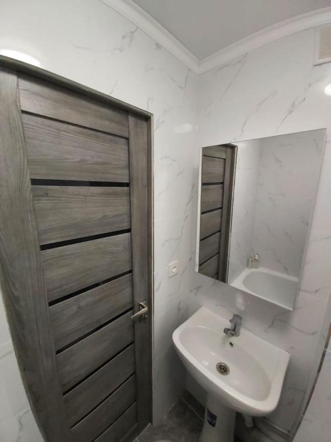 Отличная Квартира Со Всеми Удобствами. Almaty Ngoại thất bức ảnh