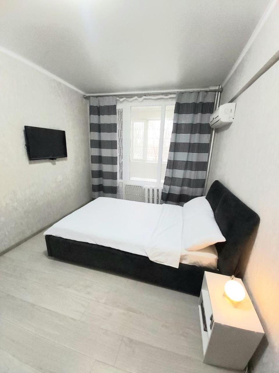 Отличная Квартира Со Всеми Удобствами. Almaty Ngoại thất bức ảnh